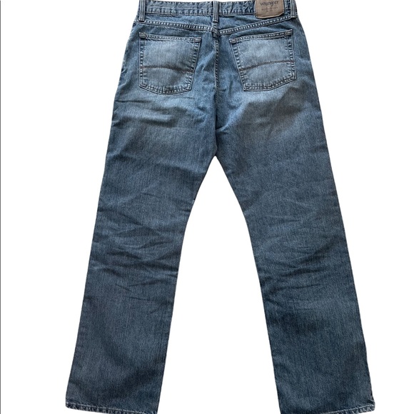 Men’s Wrangler Authentics Jeans - Picture 2 of 5